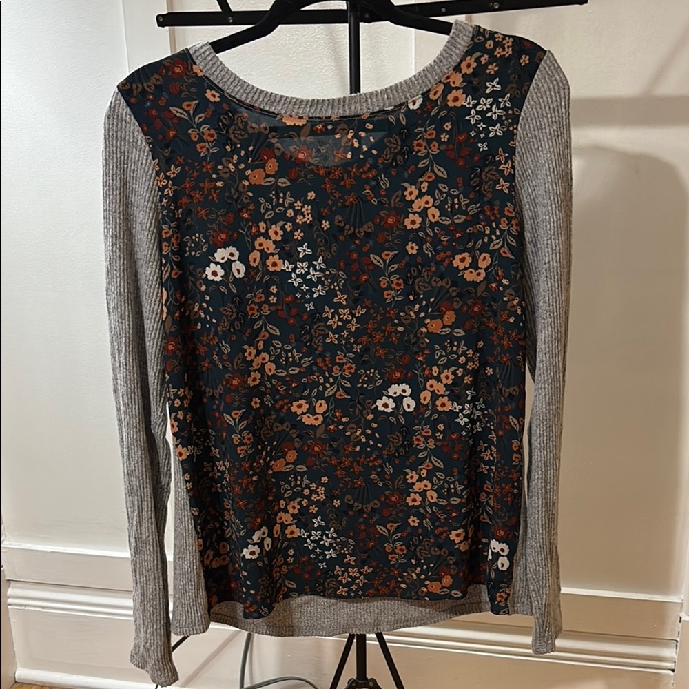 Kaileigh Black and Gray Raglan Graphic Blouse